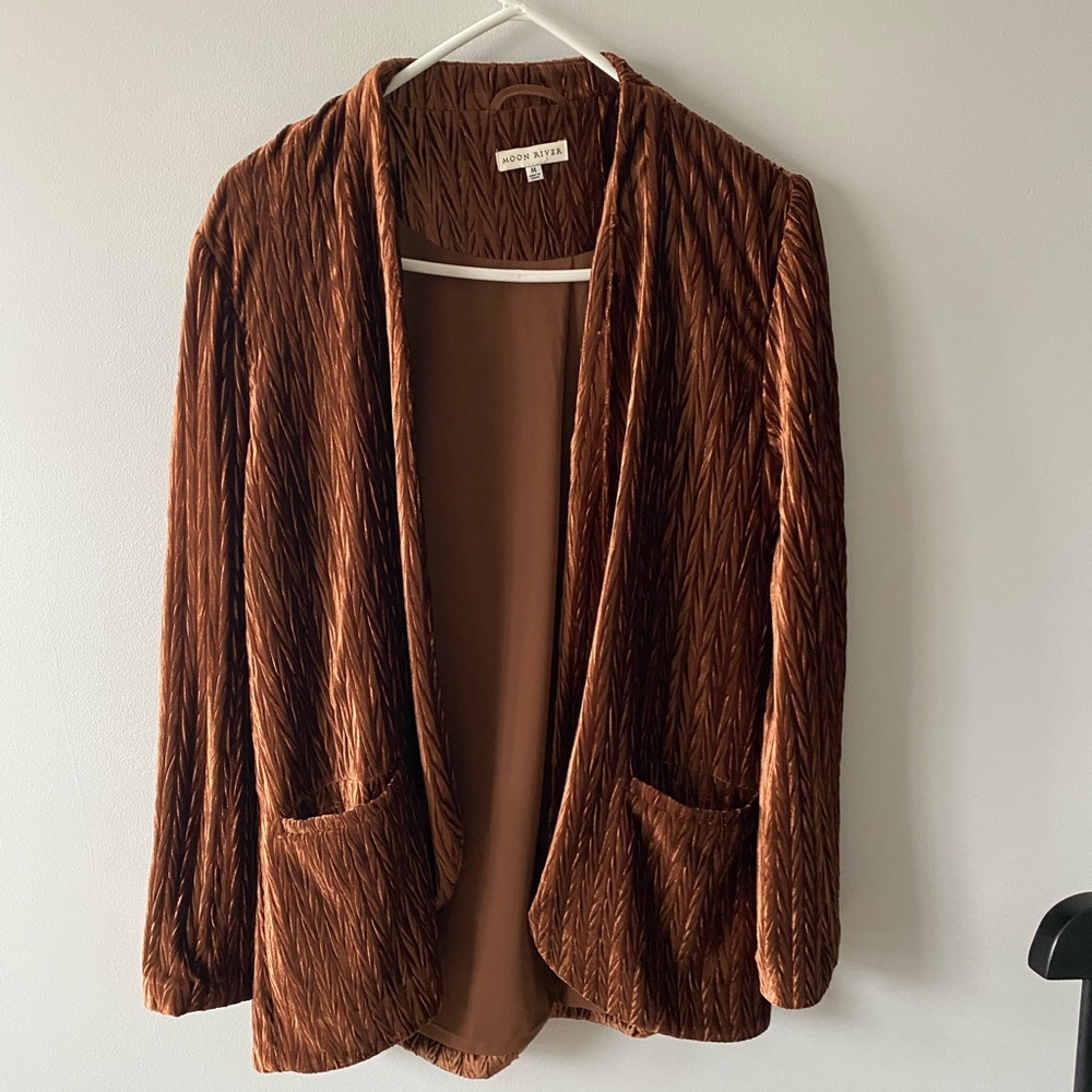 Moon River metallic copper velvet blazer